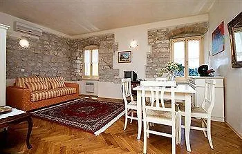 Гостьовий будинок La Carera Centro Storico 3*