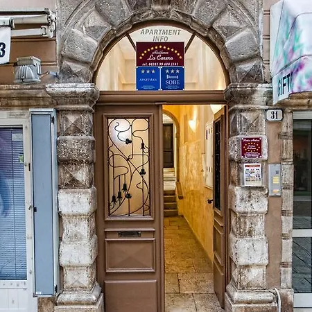 בית הארחה La Carera Centro Storico 3*