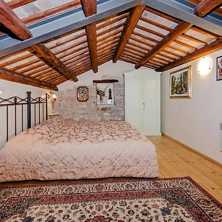 La Carera Centro Storico Konukevi 3*