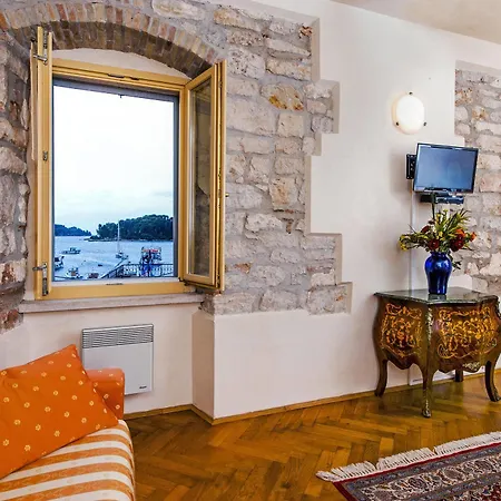 Konukevi La Carera Centro Storico 3*