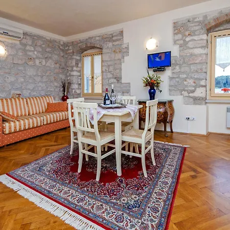 Konukevi La Carera Centro Storico 3*