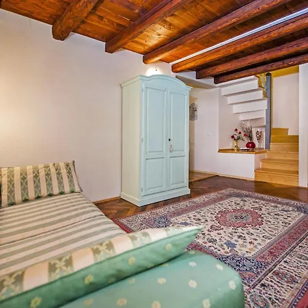 Konukevi La Carera Centro Storico 3*